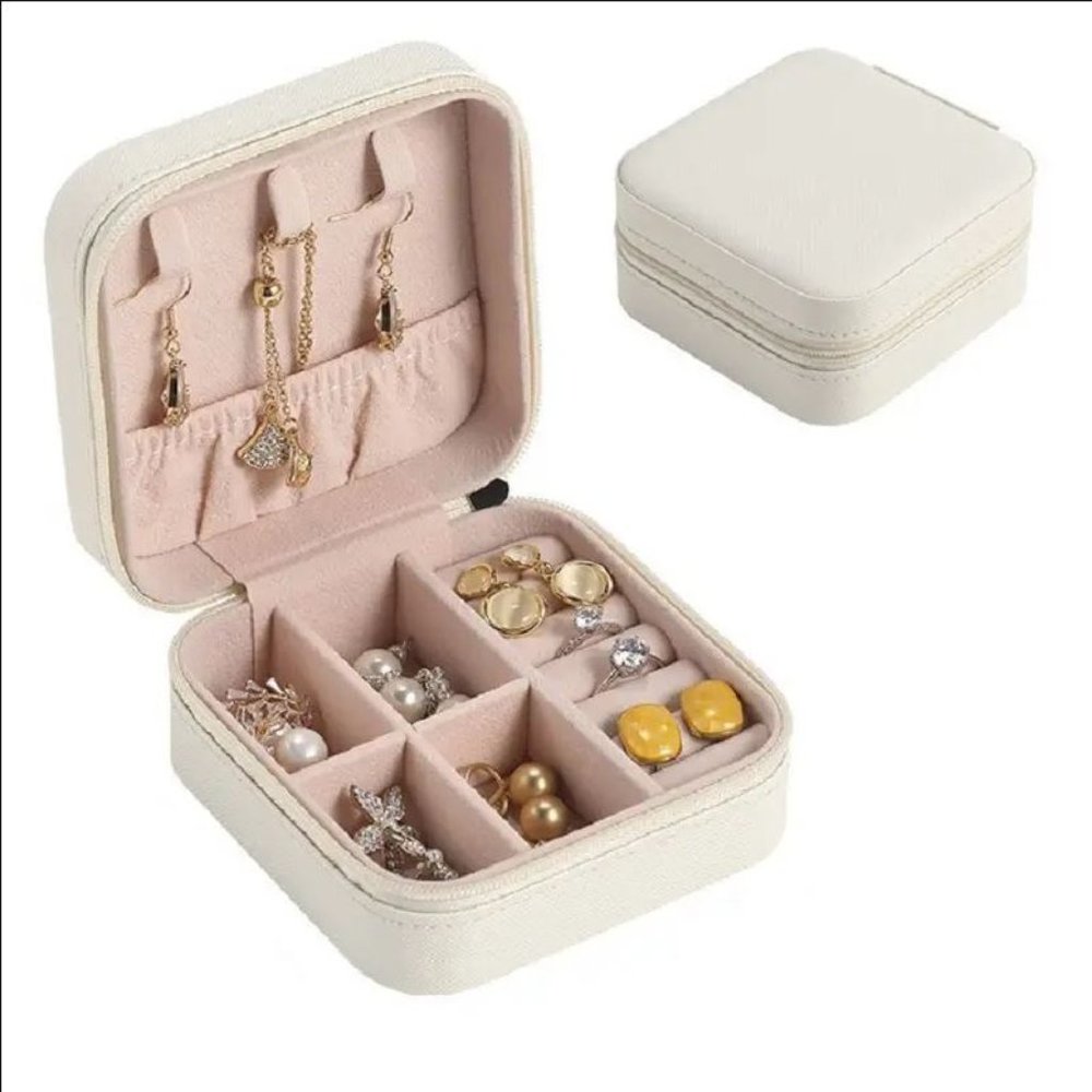 Small PU Leather Jewelry Box Portable Travel Jewelry Ornaments Storage.